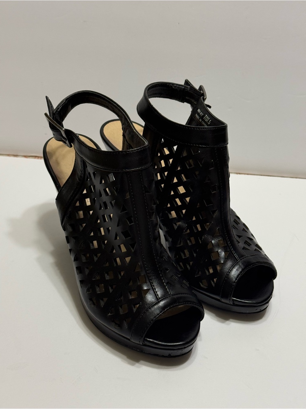 Chinese Laundry Black Laser-Cut Peep-Toe Slingback Heels Sz 7
